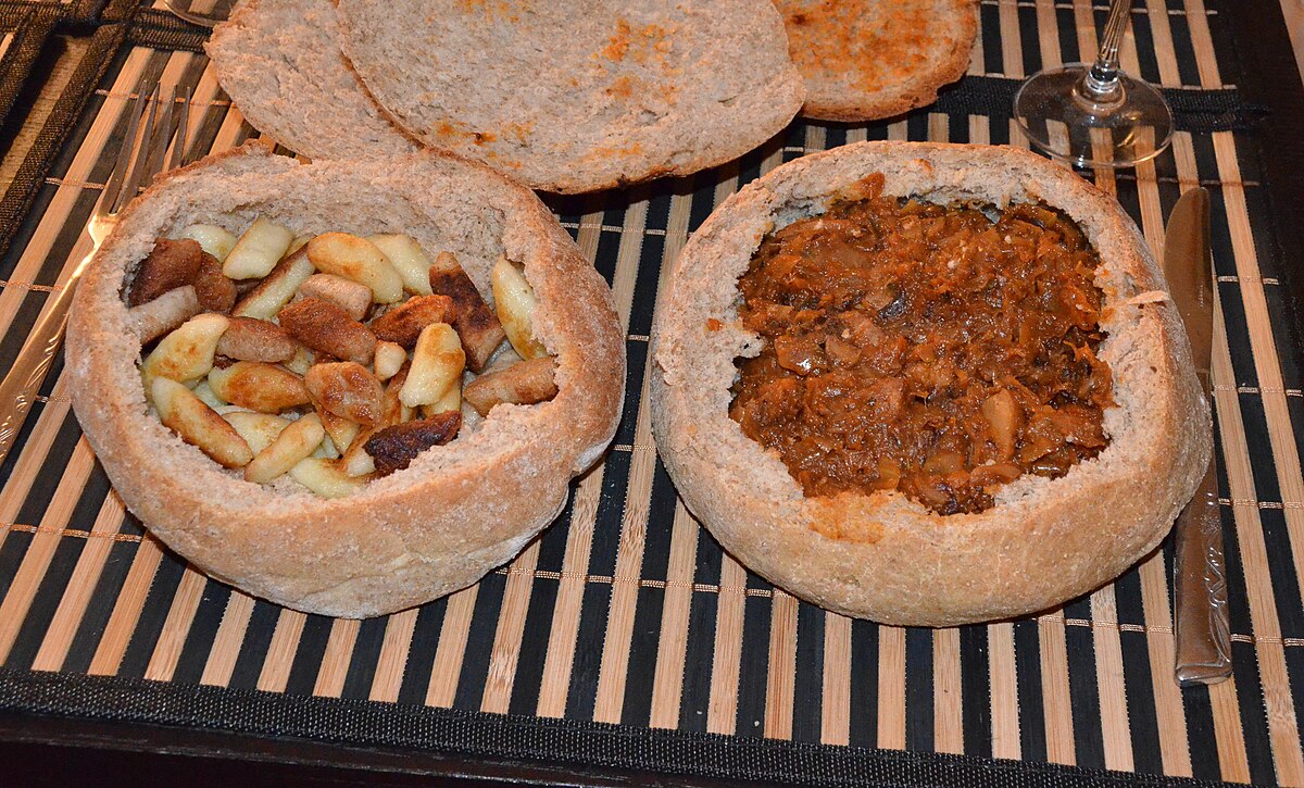 https://pl.wikipedia.org/wiki/Plik:Bigos_and_kopytka.JPG