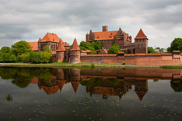 https://www.istockphoto.com/photo/european-style-red-brick-castle-with-turrets-and-wall-gm152994167-15810389