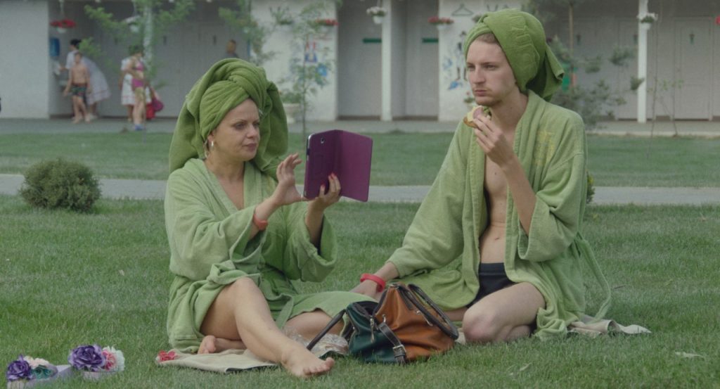 https://shpalta.media/2020/01/24/bude-smishno-recenziya-na-film-moі-dumki-tixi/