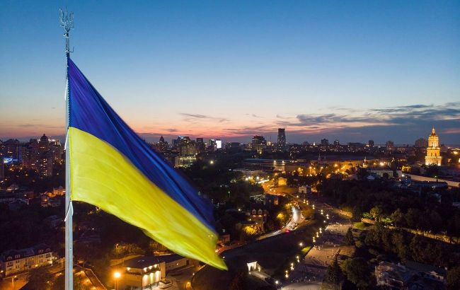 https://www.rbc.ua/ukr/news/kieve-prispustyat-samyy-bolshoy-flag-ukrainy-1655202718.html