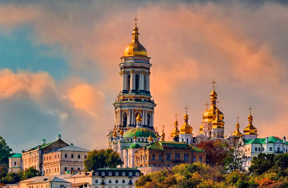 https://bezviz.co.ua/sights/kyievo-pecherska-lavra/