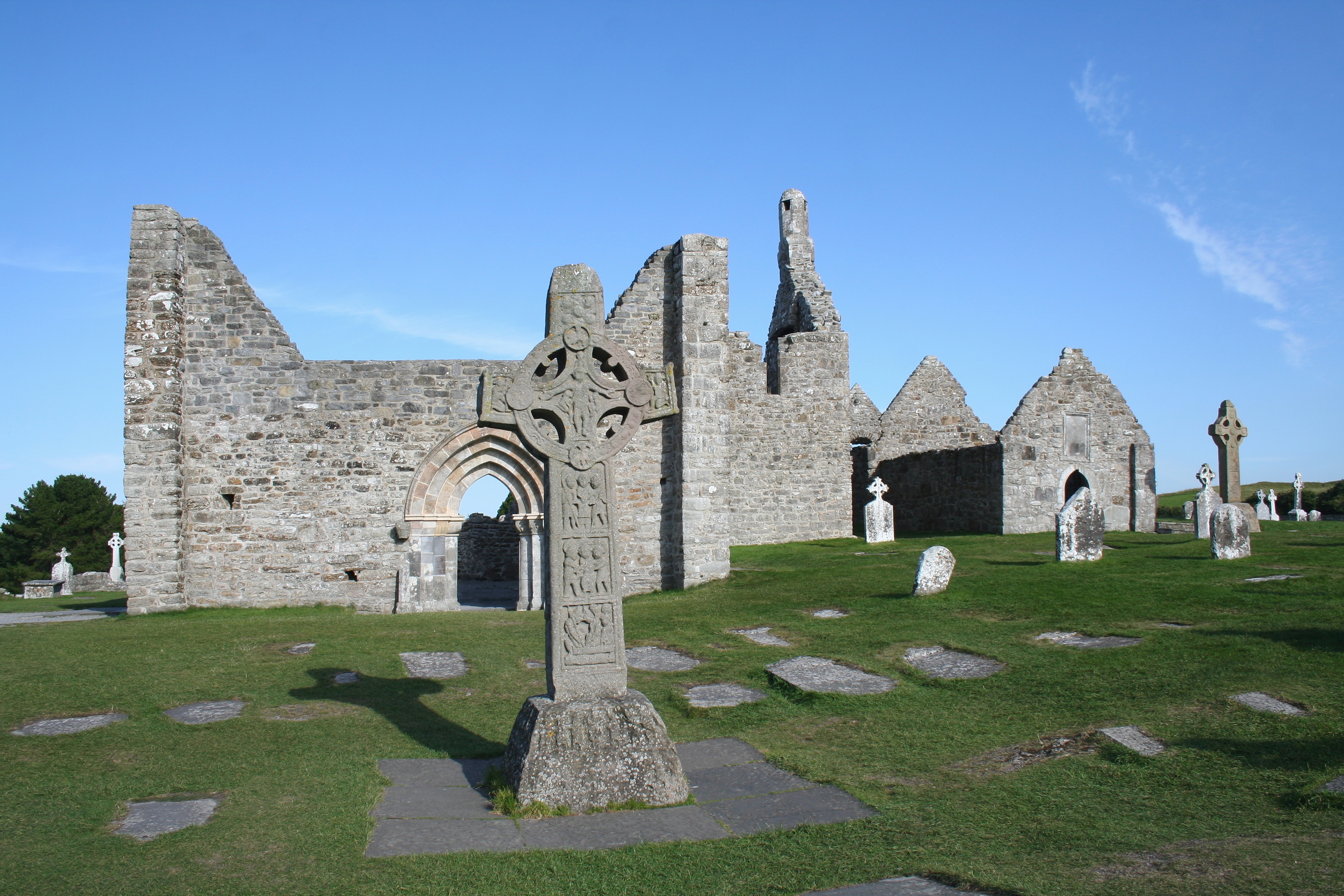 Image of Clonmacnoise Monastery by Ingo Mehling - Own work, CC BY-SA 3.0, https://commons.wikimedia.org/w/index.php?curid=15676225